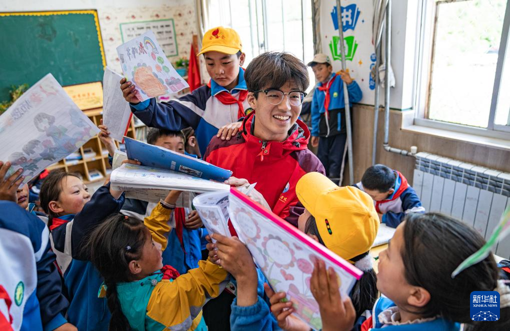 在林芝海拔4000米的小学,看教育援藏开花结果