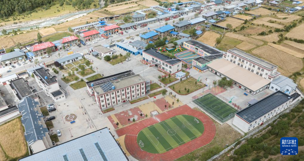 在林芝海拔4000米的小学,看教育援藏开花结果