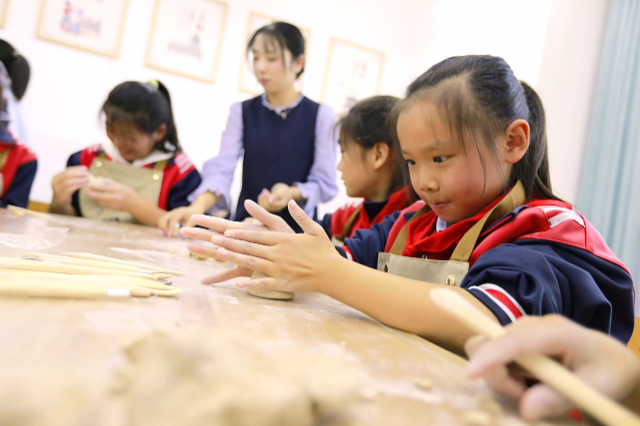 陶艺进课堂 快乐促成长 陶艺进课堂 快乐促成长