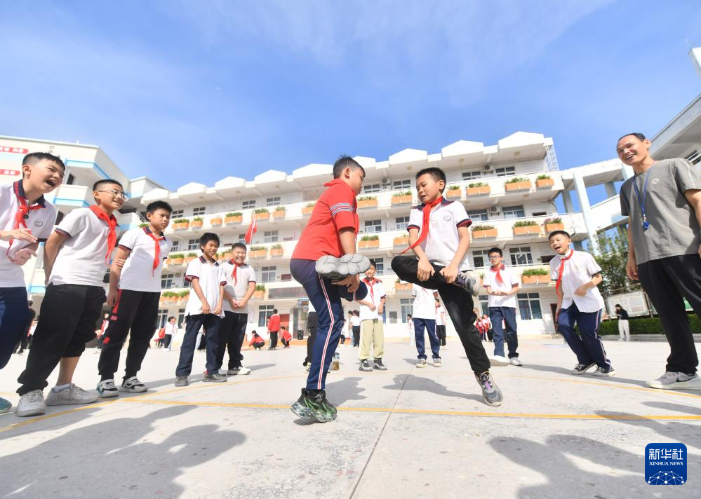 广西梧州：学校里的“民族传统体育运动会”