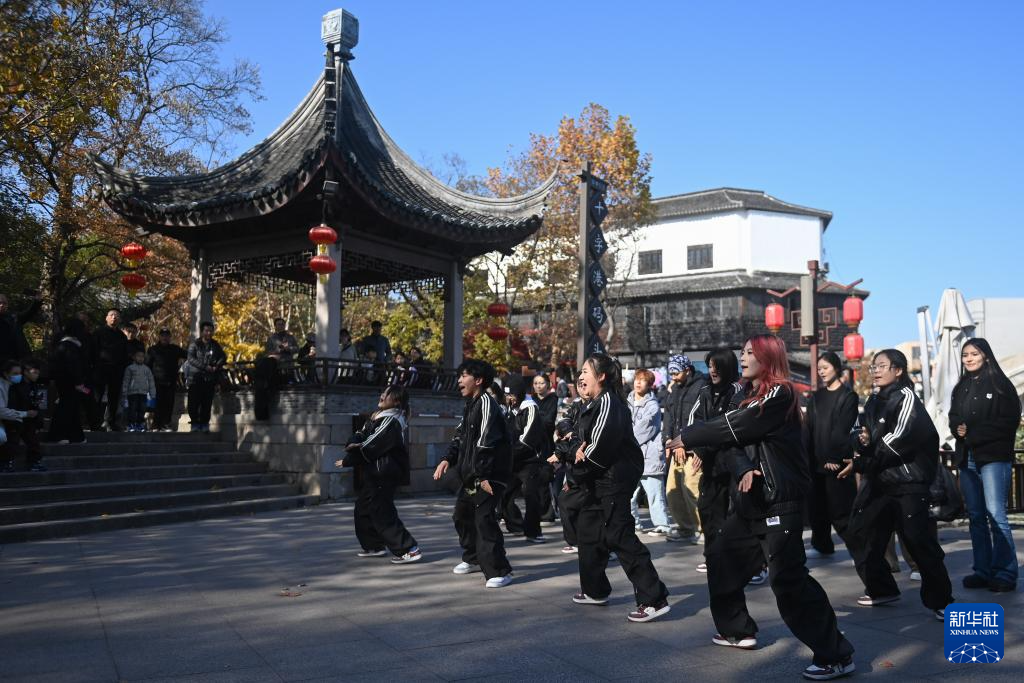 浙江湖州：江南古镇 青春舞动