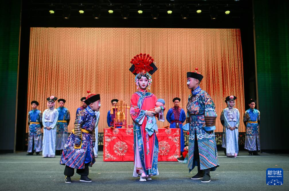 天津:少儿京剧新年贺岁
