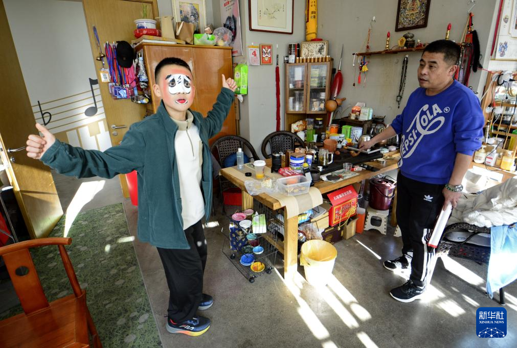 杨强:匠心传承京剧脸谱艺术