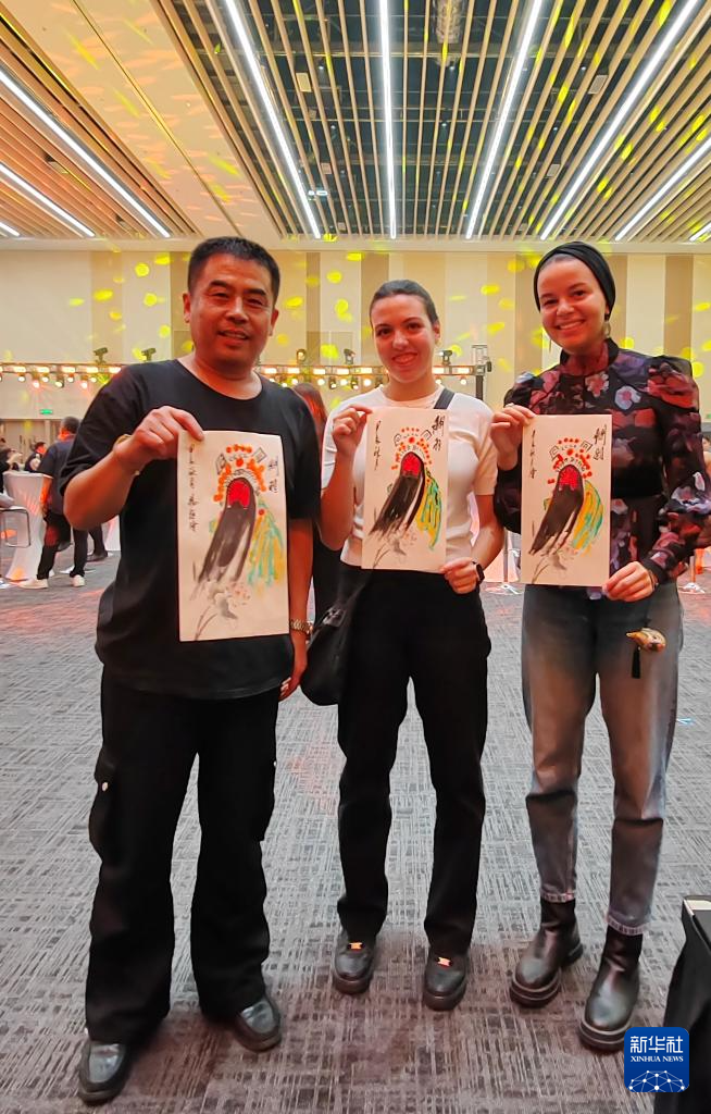 杨强:匠心传承京剧脸谱艺术