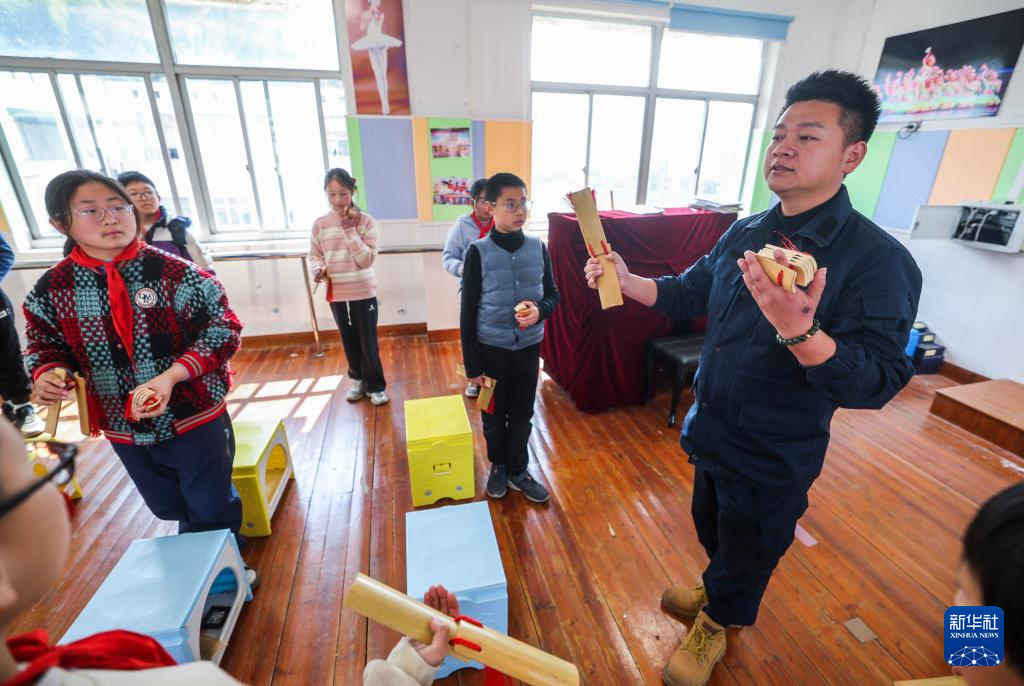 浙江诸暨:乡村学校开设传统戏剧课程