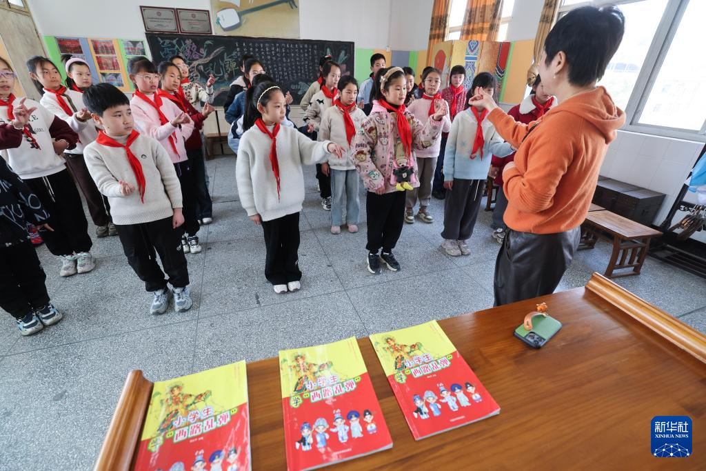 浙江诸暨:乡村学校开设传统戏剧课程