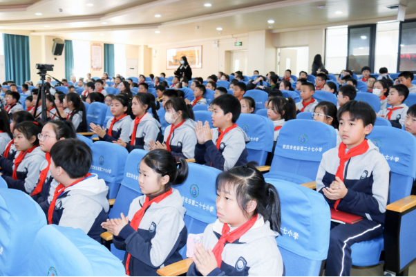“气象万千”入课堂 小学生“触摸”云端奥秘