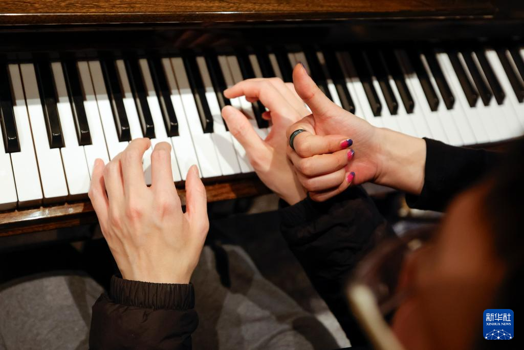 “来自星星的孩子”在小小乐团绽放光芒