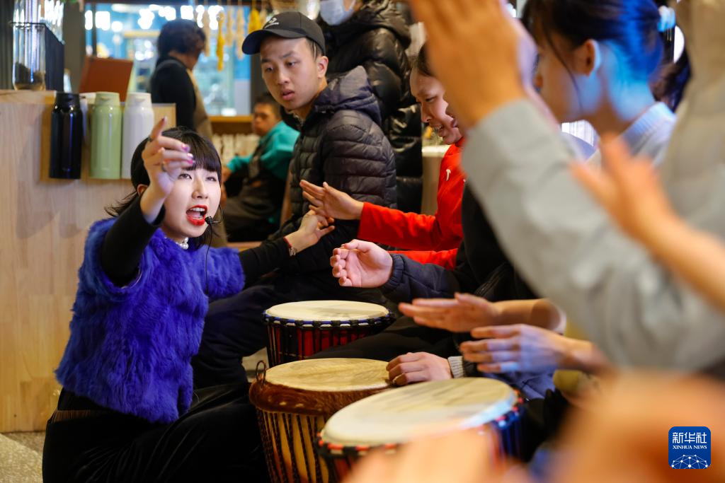 “来自星星的孩子”在小小乐团绽放光芒