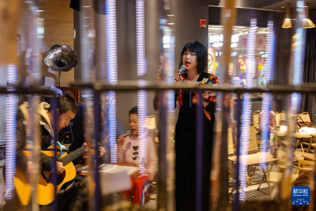 “来自星星的孩子”在小小乐团绽放光芒