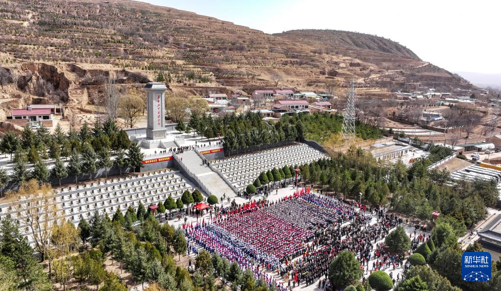 宁夏固原:千余名中学生百里徒步 30载薪火相传祭英烈