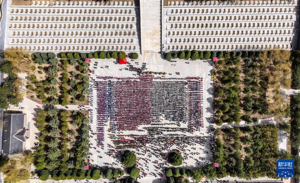 宁夏固原:千余名中学生百里徒步 30载薪火相传祭英烈