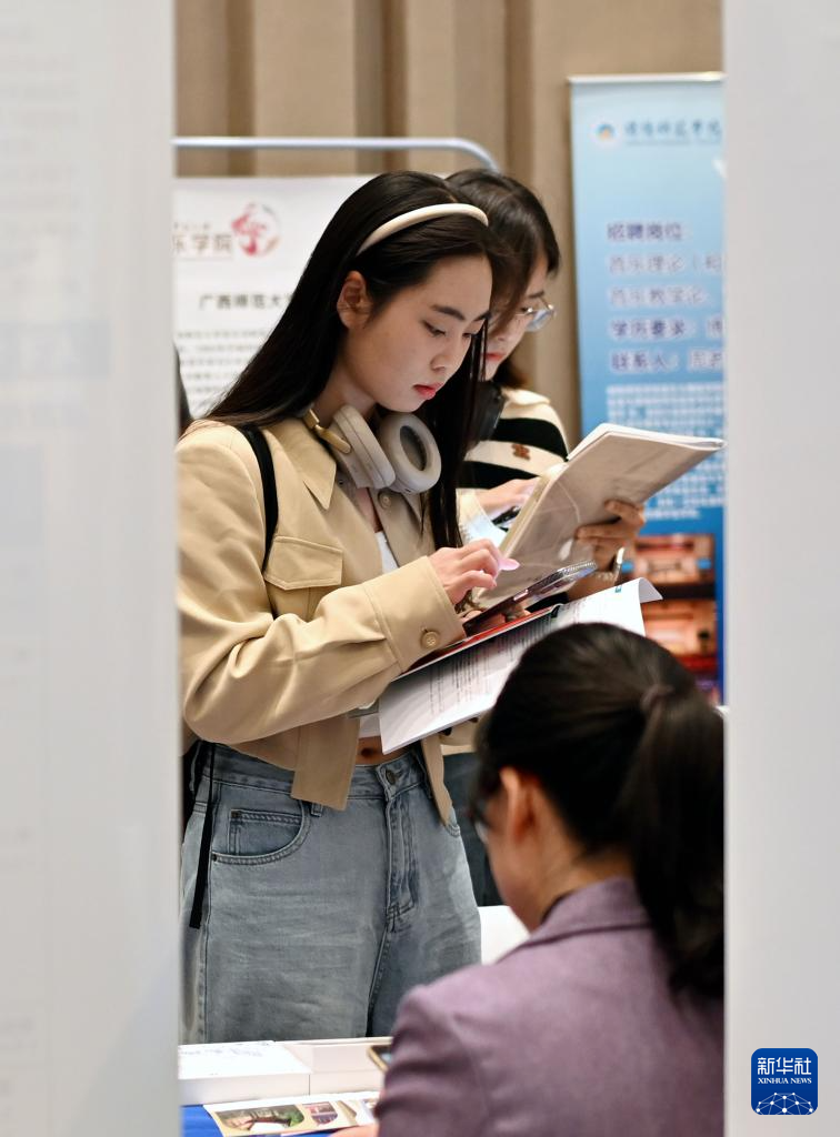 上海举行艺术专业毕业生专场招聘会