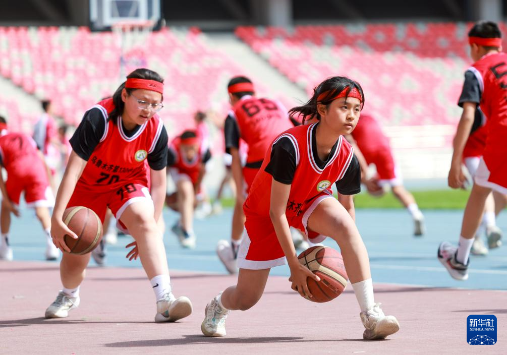 英姿少年展风采