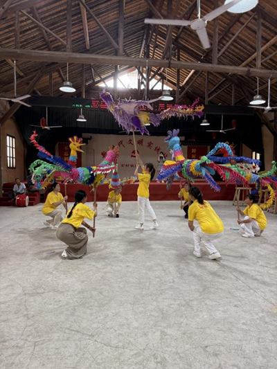 山水为幕乐音为笔 大学生暑期社会实践团走进宏村