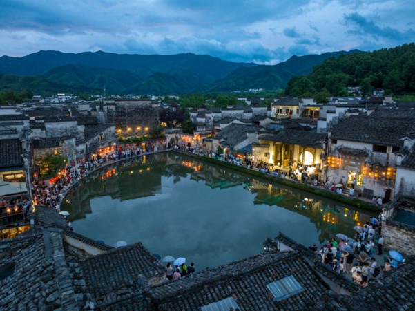 山水为幕乐音为笔 大学生暑期社会实践团走进宏村