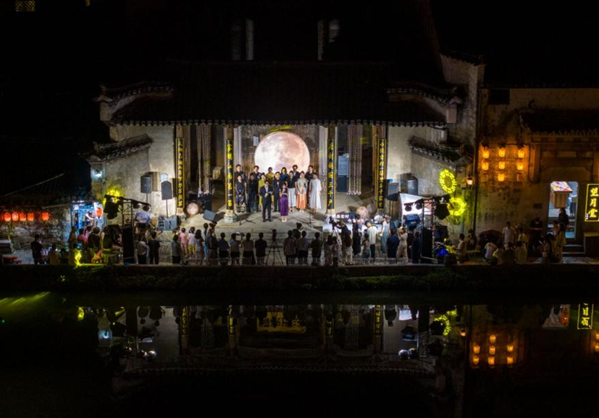 山水为幕乐音为笔 大学生暑期社会实践团走进宏村