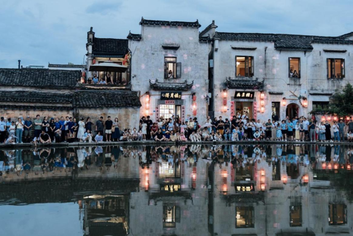 山水为幕乐音为笔 大学生暑期社会实践团走进宏村