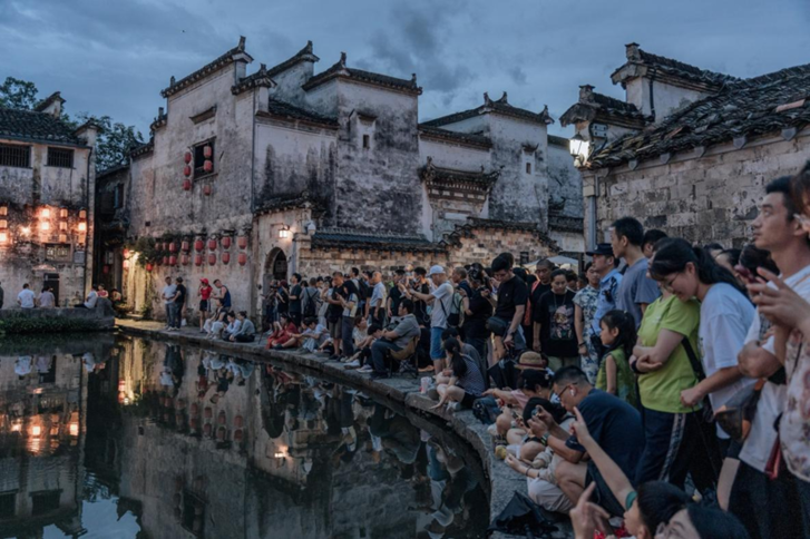 山水为幕乐音为笔 大学生暑期社会实践团走进宏村